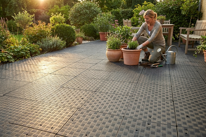Recycled PE flooring in anthracite for commercial use