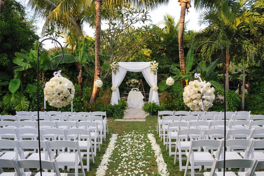 White padded folding chairs, ideal for indoor and outdoor events - product detail