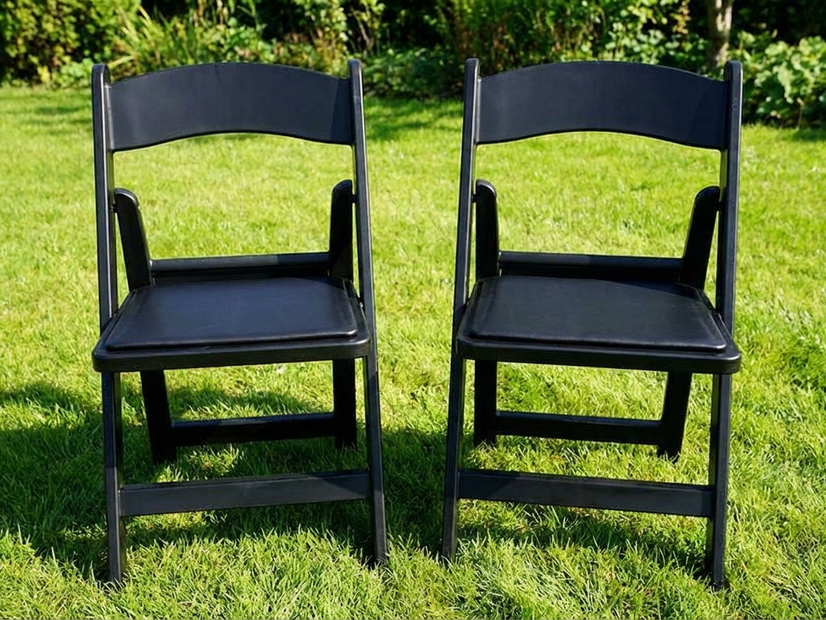 Black padded folding chairs suitable for commercial use - product detail